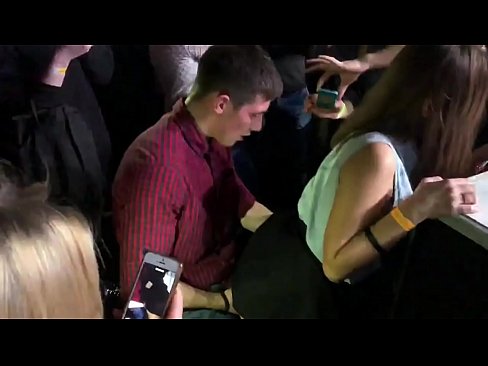 ❤️ په روسیه کې د شپې په کلب کې اصلي جنسیت. 18 کلنه روسی نجلۍ د مقعد او اندام په برخه کې په یوه نایټ کلب کې وهل ❤❌  مقعد ویډیو